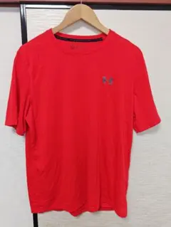 Under Armour レッド Tシャツ