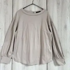 オフィスカジュアル Tシャツ