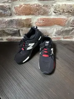 ニューバランス　23.5cm ランニングシューズ