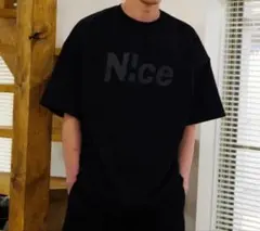 N!ce ロゴプリント Tシャツ ブラック