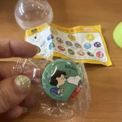 くら寿司 スヌーピー 缶バッジ ルーシーのサムネイル