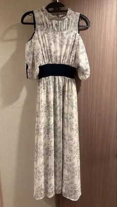 フラワープリント オフショルダー ワンピース