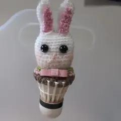 うさぎのあみぐるみ シャトルキーホルダー