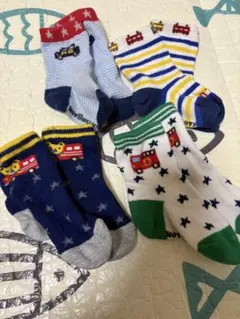 ホットビスケッツ&ミキハウス　ベビー靴下 4足セット 車と星柄11-13センチ