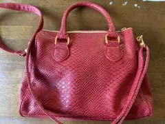 赤い蛇柄レザー調　ハンドバッグ