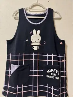 【新品未使用】 ミッフィー　裏起毛　キャラクターエプロン 保育士 介護士