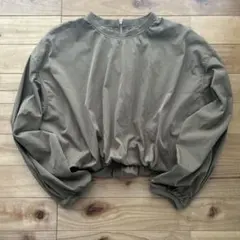 ZARA カーキ バルーンスリーブ クロップドトップス　L