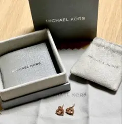 MICHAEL KORS ハートロゴ ピアス ローズゴールドカラーのサムネイル