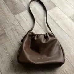 ブラウン ショルダーバッグ