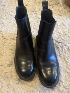 クリスタル付きブラックレザーショートブーツ