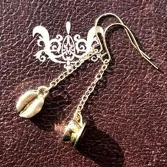 コーヒー好きさんのためのピアスorイヤリング　金色の豆で至高の一杯を