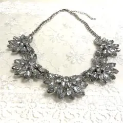 エレガント シルバー とクリスタルフラワーネックレス
