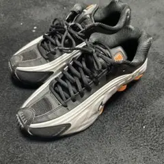 NIKE Shox スニーカー ブラック オレンジ