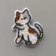 ビーズ刺繍ブローチ　三毛猫2