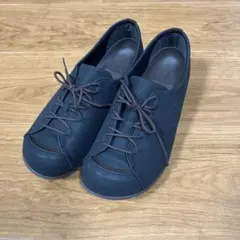 ブラックスニーカー