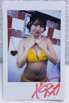 超絶可愛い☆浜辺やよい 直筆サイン入りチェキ☆黄色ビキニ - メルカリ