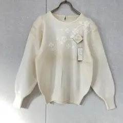 新品・未使用⭐️ホワイト　ニット　アンゴラ混　ヴィンテージ　花柄