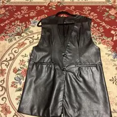 ブラック合成皮革ノースリーブベスト