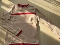 ベージュと赤のストライプ長袖セーター