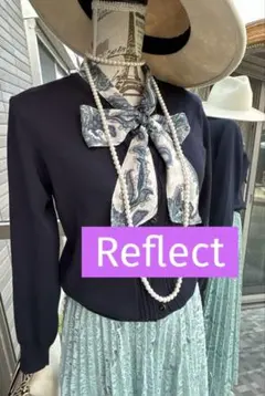 綺麗なお姉さんのリフレクト上品なネイビーカーディガン