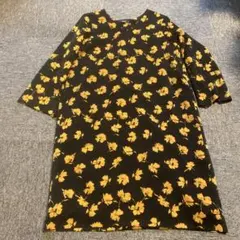 アーバンリサーチROSSO黒と黄色の花柄 Vネックワンピース
