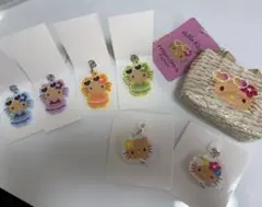 日焼けキティ アクリルミニチャーム ラバーストラップ　マイクロバッグチャーム