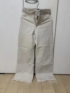 ZARAカットオフ ストレートデニム パンツ アイボリーのサムネイル
