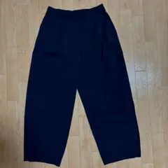 UNIQLO ネイビー タック入り ワイドストレッチパンツ