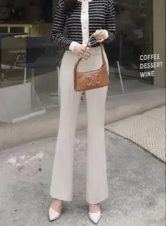 2ボタンフレアスラックスパンツ ベージュ フレアパンツ ボタン付き