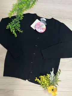 黒のニットカーディガン 長袖 ボタン付き