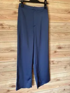 ユニクロ　サテンリラックスストレートパンツ　Mサイズ