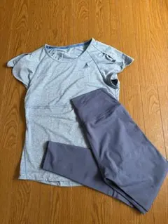 adidas グレー Tシャツ レギンス セット