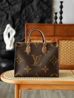 Louis Vuitton オンザゴー ショルダーバッグのサムネイル