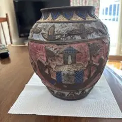 装飾的な陶器花瓶 赤と青