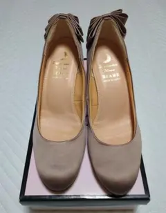 BEAMS リボン付きベージュパンプス　24.5cmのサムネイル