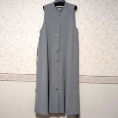 MidiUmi スタンドカラーノースリーブワンピース　グレー　ストライプ