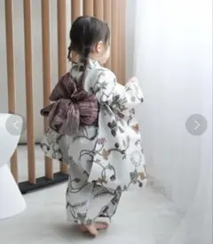ひよこ商店　utatane キッズ 浴衣 100cm 淡いグレーのいちご園のサムネイル