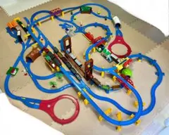プラレール「トーマスと仲間たち　じこはおこるさレイアウトセット(改訂)」