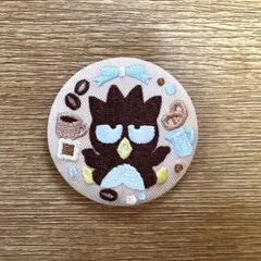 刺繍缶バッチ　Biscuit　サンリオ　バッドばつ丸