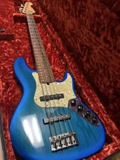 Fender American Deluxe Jazz Bass Vのサムネイル