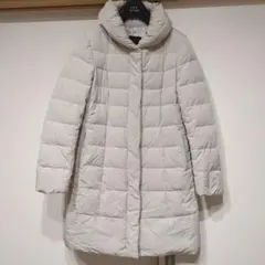 ベージュ ダウンジャケット