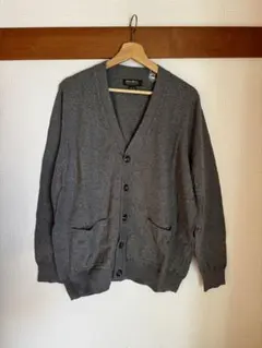 グレー ボタン付きカーディガン