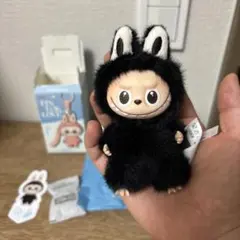 POPMART PIN FOR LOVE イニシャルラブブ R