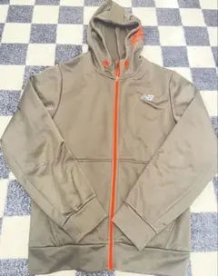 New Balance フード付きパーカー Mサイズのサムネイル
