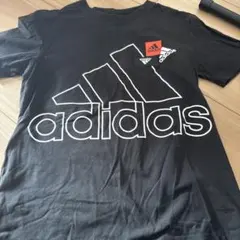 adidas 黒 Tシャツ ロゴ入り