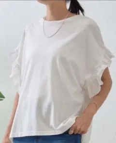 新品タグ付　BEARDSLEY フリル袖 コットンTシャツ ホワイト Fのサムネイル