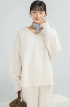 アーバンリサーチロッソ　ウールカシミヤVネックニットプルオーバー　オフホワイト