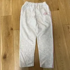 グレー スウェットパンツ ロゴ入り