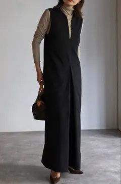 ボンジュールサガン　ディープVネックオールインワン　M