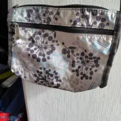 LeSportsac ショルダーバッグ ホワイト/ブルー/グレー素敵な柄のサムネイル